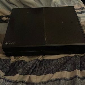 Xbox one good condition no power cord or controllers
